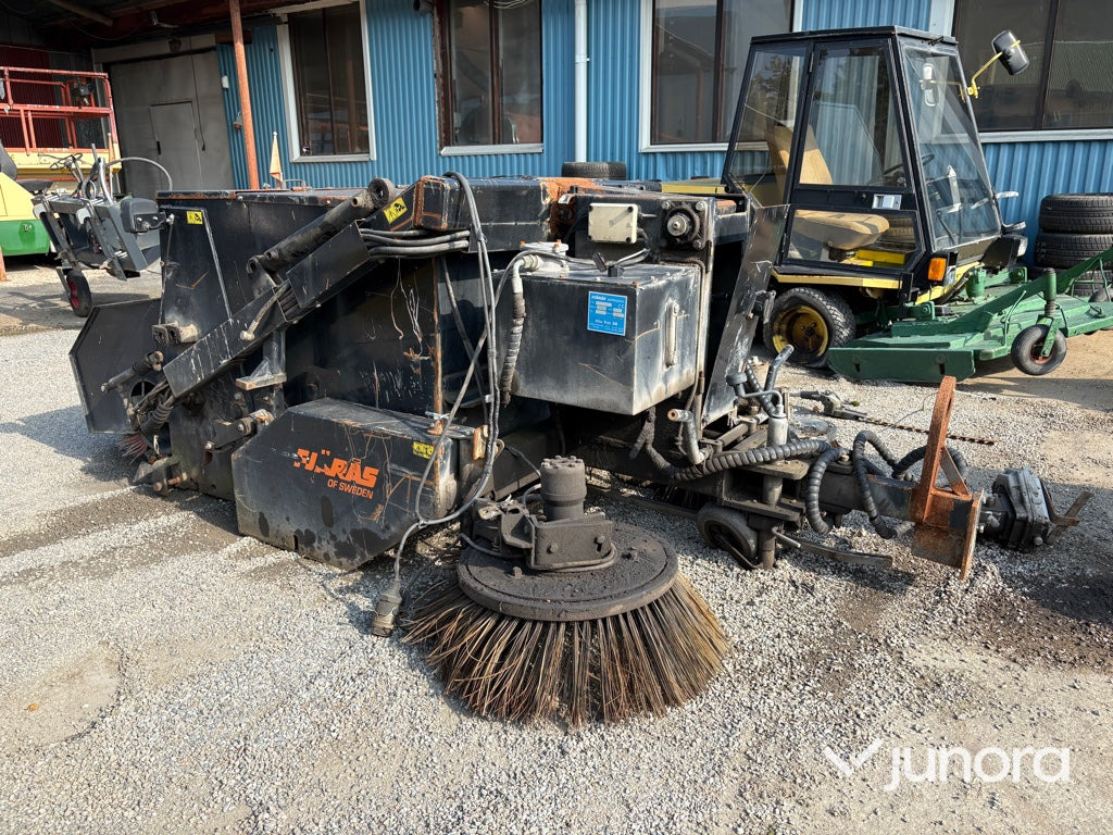 Sopmaskin Bogserad - Fjärås, FS 700 - Măturătoare stradală: Foto 2 Sopmaskin Bogserad - Fjärås, FS 700 - Măturătoare stradală: Foto 2