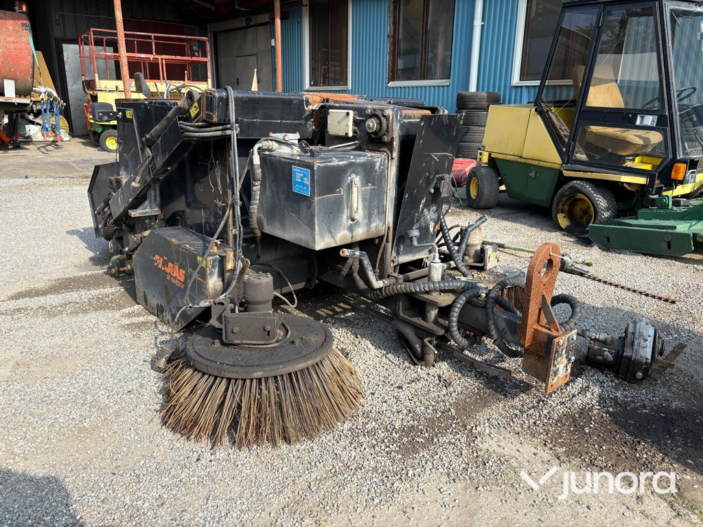 Sopmaskin Bogserad - Fjärås, FS 700 - Măturătoare stradală: Foto 3 Sopmaskin Bogserad - Fjärås, FS 700 - Măturătoare stradală: Foto 3