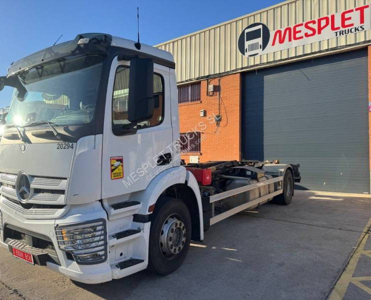 Mercedes Antos 1843 - Camion cu cârlig: Foto 1 Mercedes Antos 1843 - Camion cu cârlig: Foto 1