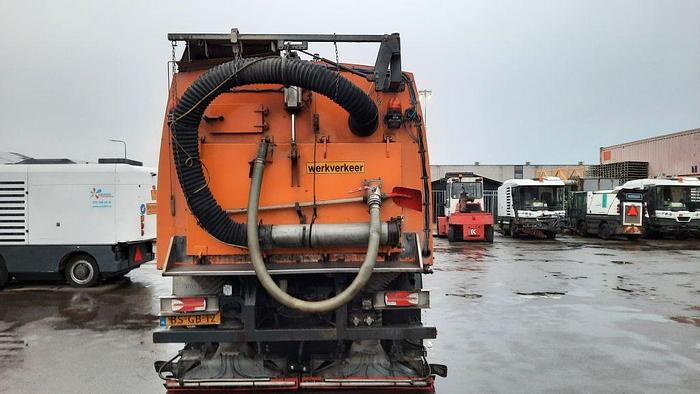 VOLVO M9 4x2R + Johnston Beam VX800 Road Cleaner - Măturătoare stradală: Foto 3 VOLVO M9 4x2R + Johnston Beam VX800 Road Cleaner - Măturătoare stradală: Foto 3