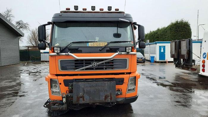 VOLVO M9 4x2R + Johnston Beam VX800 Road Cleaner - Măturătoare stradală: Foto 5 VOLVO M9 4x2R + Johnston Beam VX800 Road Cleaner - Măturătoare stradală: Foto 5