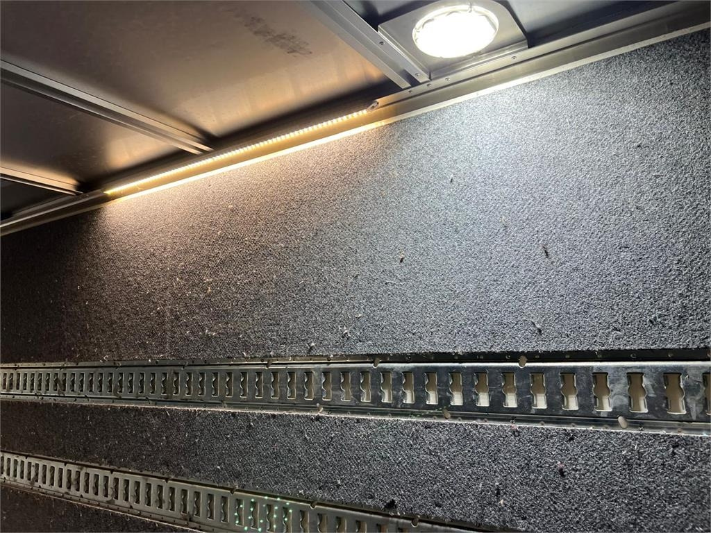 Fruehauf 11,0 mtr boks - lodretstående -lift - Semiremorcă furgon: Foto 4 Fruehauf 11,0 mtr boks - lodretstående -lift - Semiremorcă furgon: Foto 4