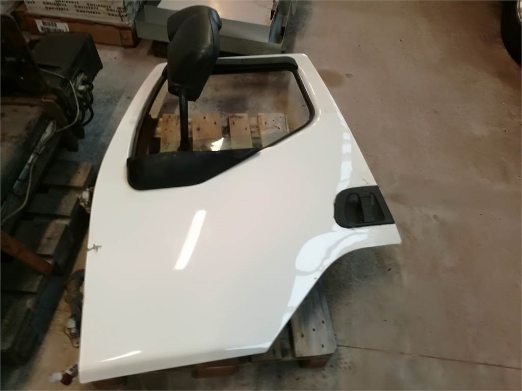 Volvo Fører dør til Volvo FE - Uşă și piese pentru Camion: Foto 1 Volvo Fører dør til Volvo FE - Uşă și piese pentru Camion: Foto 1