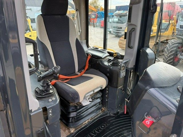 Komatsu D65PX-15. Fahrwerk 80%. Blatt 4.00m. ZSA. Klima. în leasing Komatsu D65PX-15. Fahrwerk 80%. Blatt 4.00m. ZSA. Klima.: Foto 13 Komatsu D65PX-15. Fahrwerk 80%. Blatt 4.00m. ZSA. Klima. în leasing Komatsu D65PX-15. Fahrwerk 80%. Blatt 4.00m. ZSA. Klima.: Foto 13