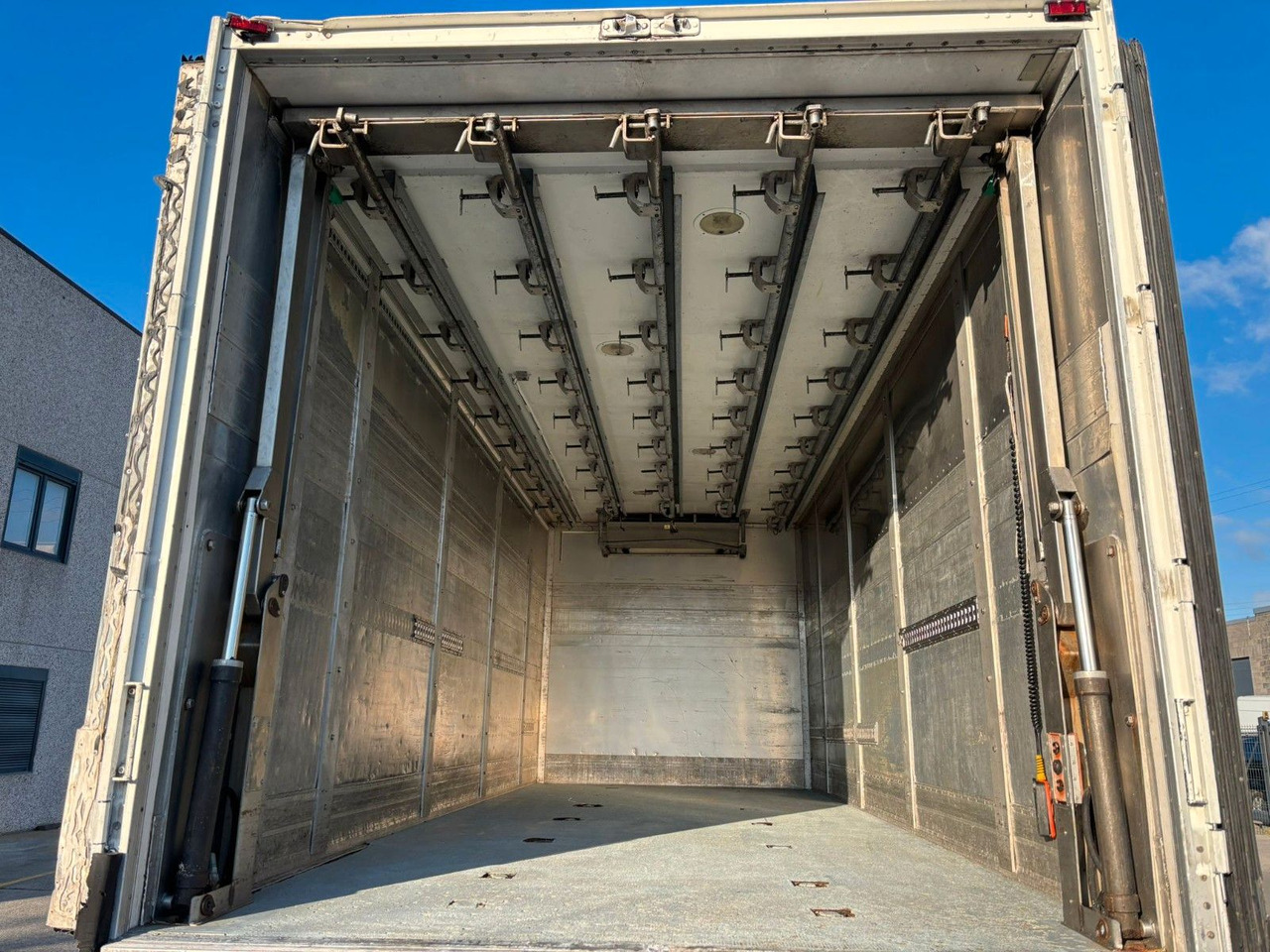 MAN TGM 18.340 Rohrbahnen - Fleish/meat - Camion frigider: Foto 3 MAN TGM 18.340 Rohrbahnen - Fleish/meat - Camion frigider: Foto 3