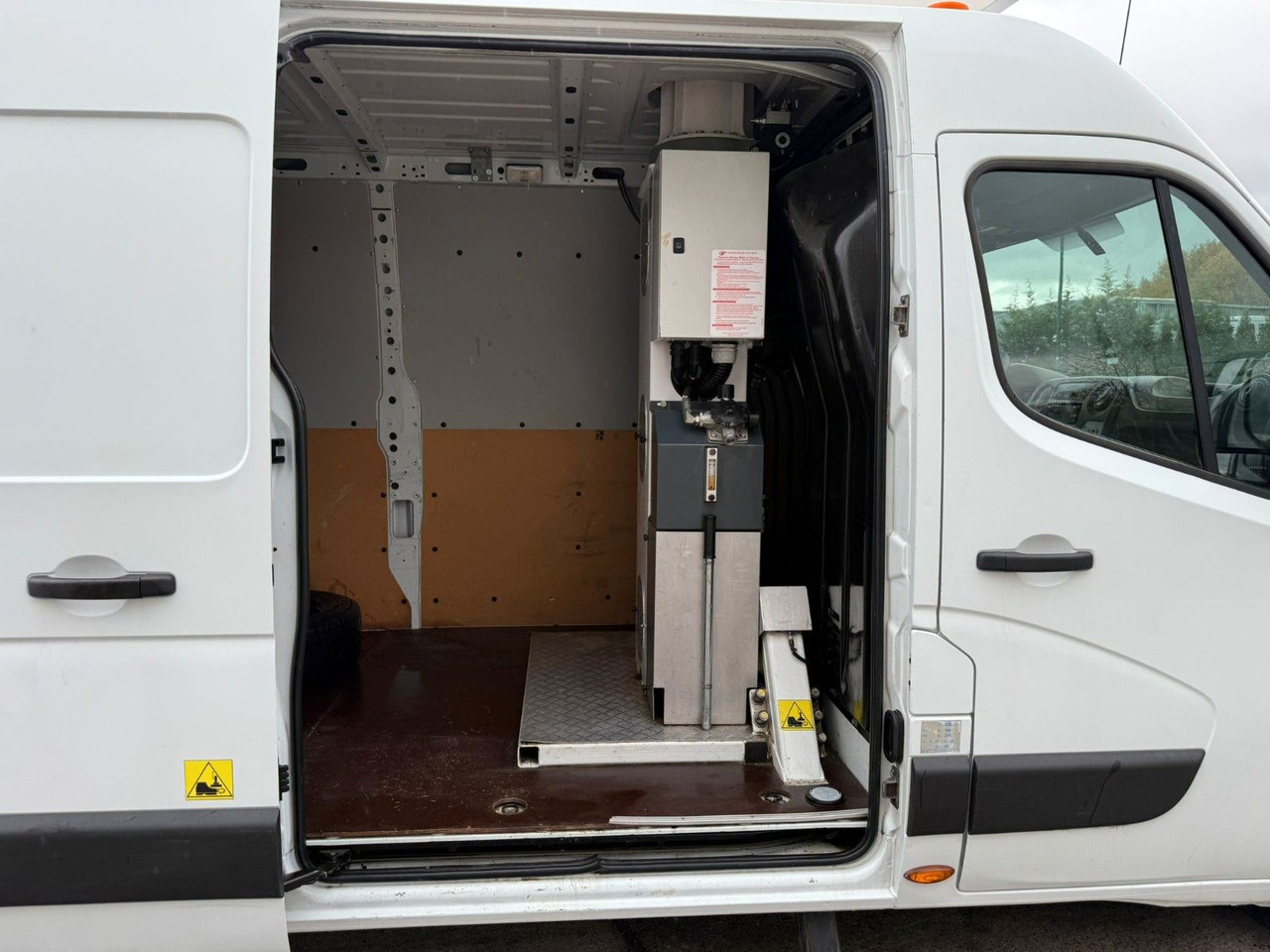 Renault Master. France Elévateur 12m. Klima. Kamera. - Camion cu nacela: Foto 5 Renault Master. France Elévateur 12m. Klima. Kamera. - Camion cu nacela: Foto 5