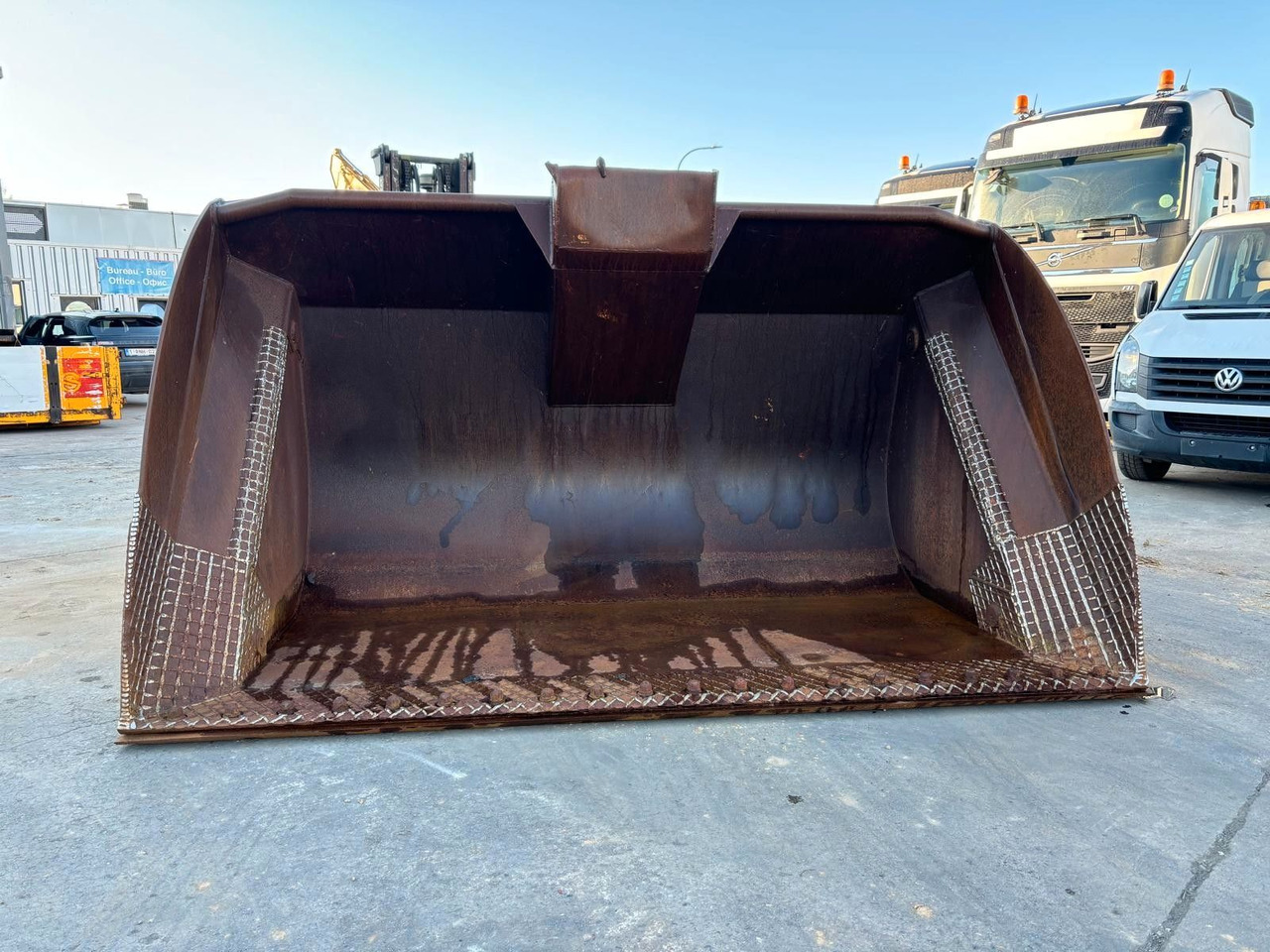 Volvo L150 - L180 - L220. Kippschaufel 5m3. Volvo L150 - L180 - L220. Kippschaufel 5m3. - Cupă incărcător pentru Utilaje constructii: Foto 2 Volvo L150 - L180 - L220. Kippschaufel 5m3. Volvo L150 - L180 - L220. Kippschaufel 5m3. - Cupă incărcător pentru Utilaje constructii: Foto 2