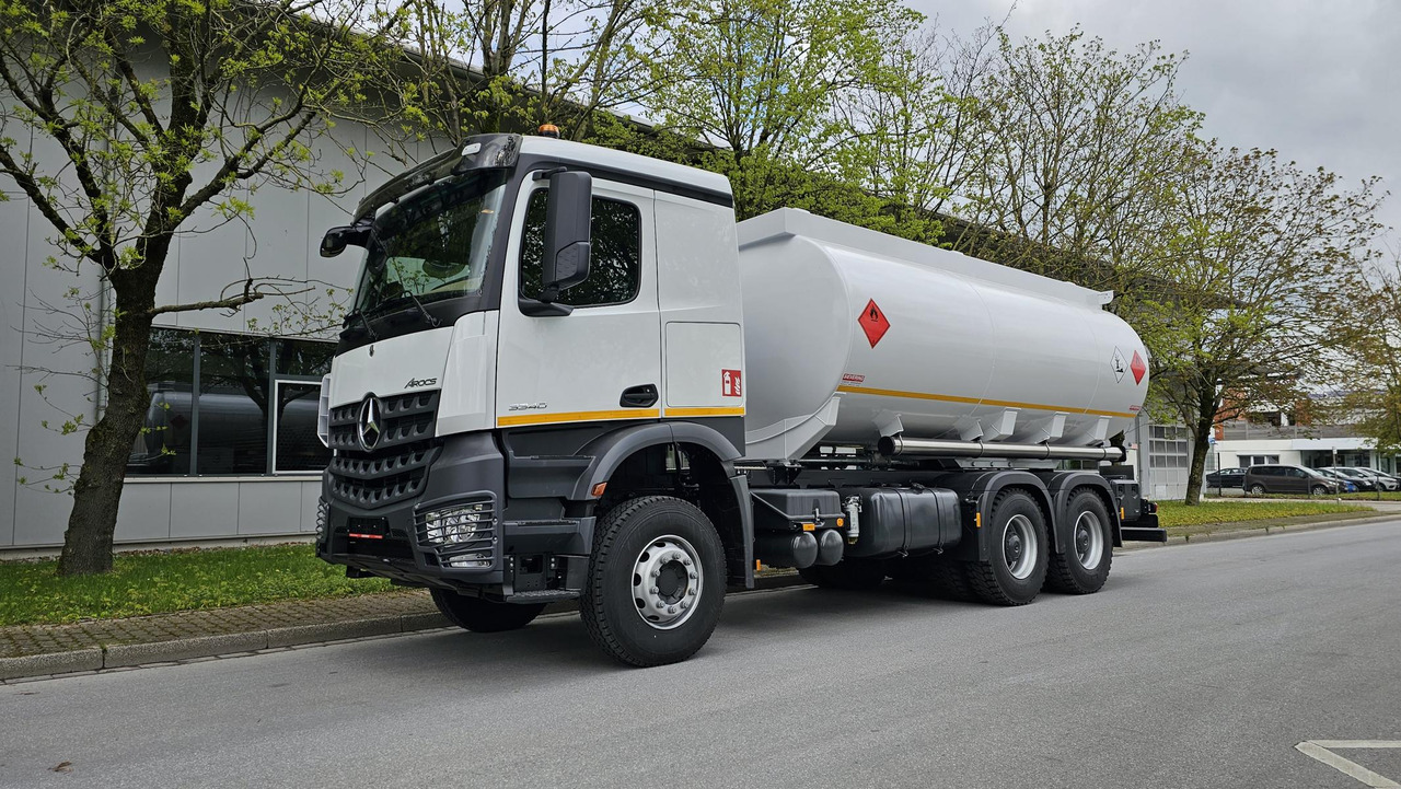MERCEDES-BENZ Actros 3340 ADR Euro 3 - Camion cisternă: Foto 4 MERCEDES-BENZ Actros 3340 ADR Euro 3 - Camion cisternă: Foto 4