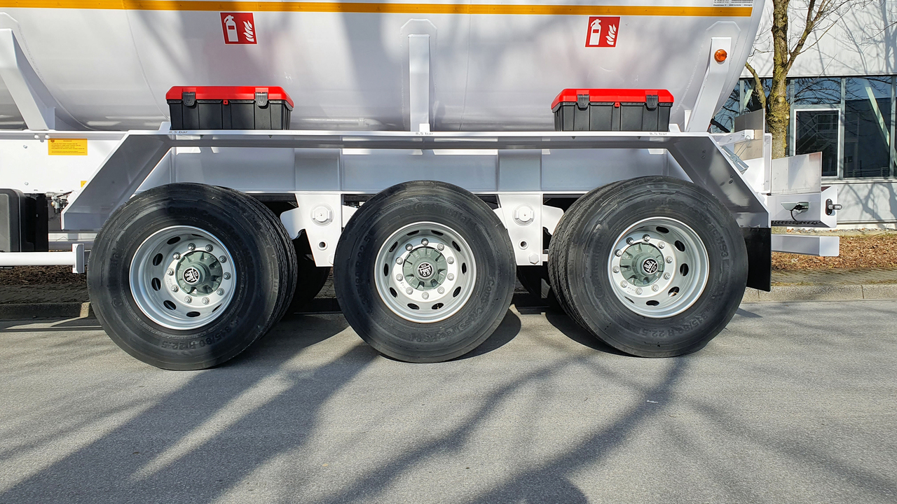 Sievering 40000 LITRE ADR FUEL TANK SEMI-TRAILER FOR MERCEDES ACTROS - Semiremorcă cisternă: Foto 4 Sievering 40000 LITRE ADR FUEL TANK SEMI-TRAILER FOR MERCEDES ACTROS - Semiremorcă cisternă: Foto 4