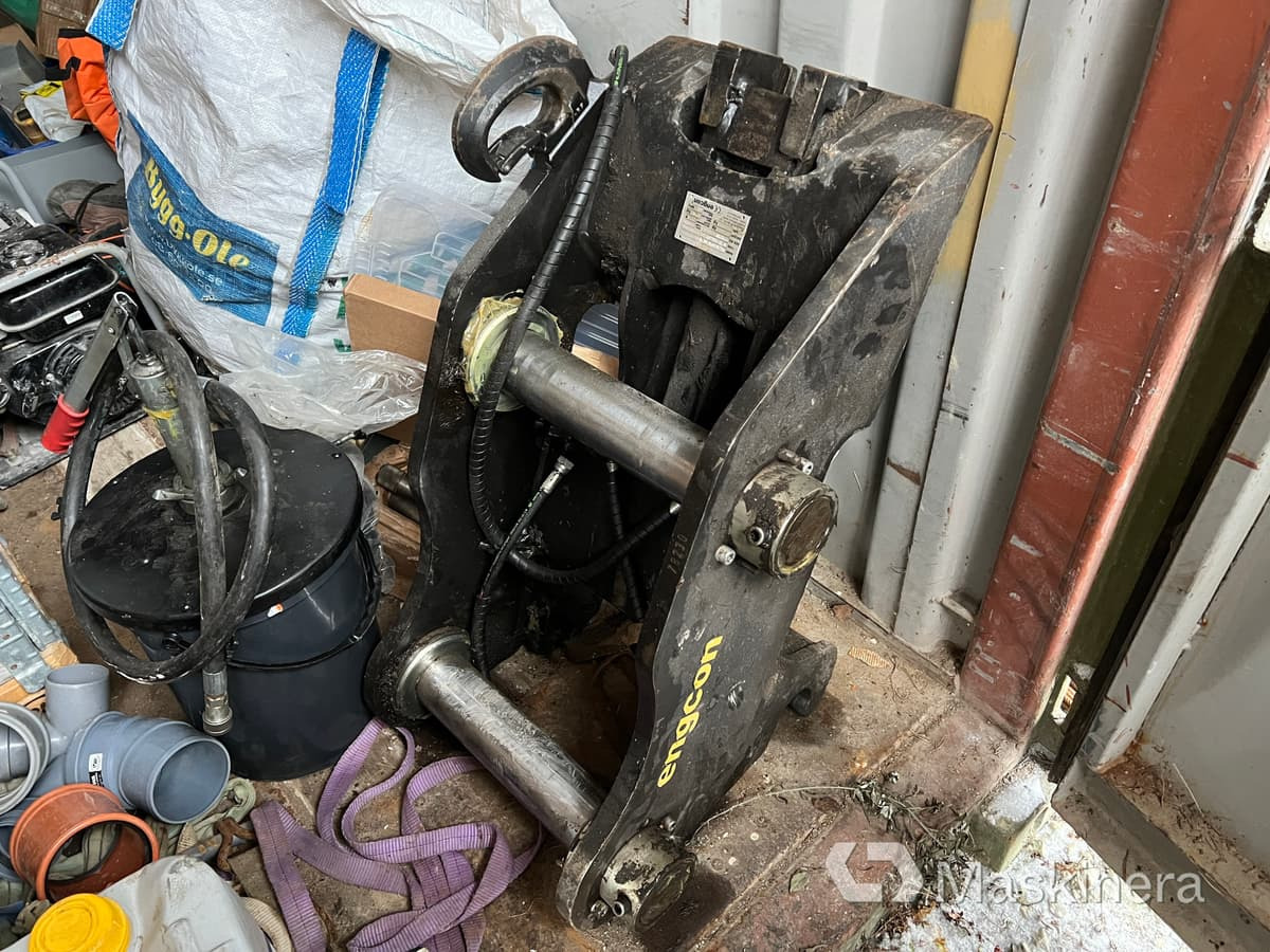 Redskapsfäste B20 Engcon RFS1 - Ataşament pentru Utilaje constructii: Foto 1 Redskapsfäste B20 Engcon RFS1 - Ataşament pentru Utilaje constructii: Foto 1