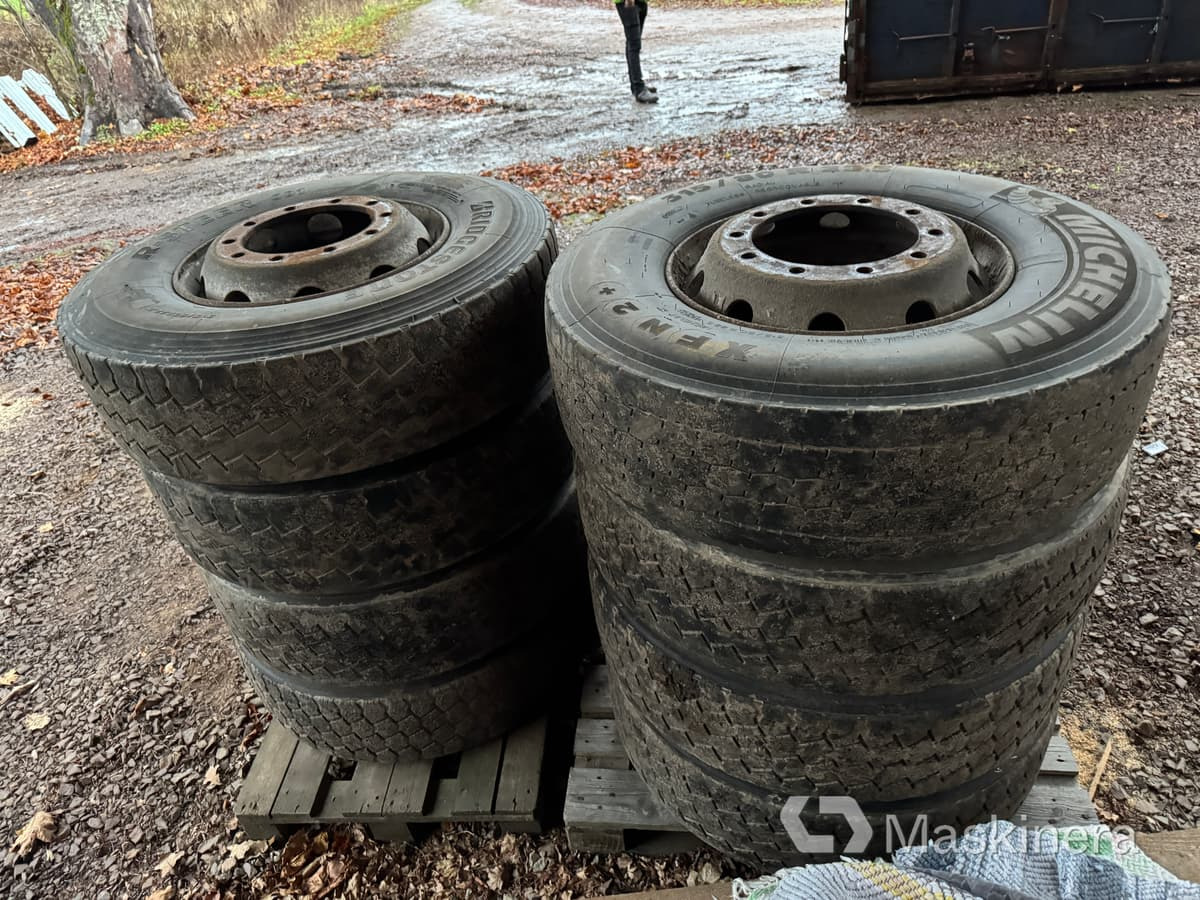 Bridgestone, Michelin & Dunlop Däck 2st 385/65R22.5 & 8st 315/80R22.5 - Roată completă: Foto 5 Bridgestone, Michelin & Dunlop Däck 2st 385/65R22.5 & 8st 315/80R22.5 - Roată completă: Foto 5