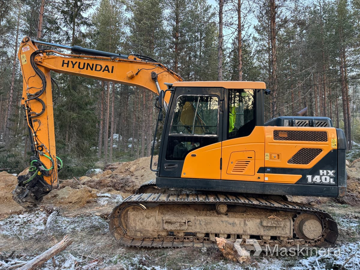 Hyundai HX 140 L Grävmaskin Hyundai HX140 L med tillbehör - Excavator pe şenile: Foto 2 Hyundai HX 140 L Grävmaskin Hyundai HX140 L med tillbehör - Excavator pe şenile: Foto 2