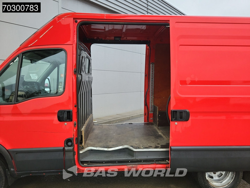 Iveco Daily 35C15 3.0L Luchtvering 2x Schuifdeur Dubbellucht L2H2 3,5t Trekhaak Cruise Parkeersensoren Euro6 L2 Trekhaak Cruise control - Dubă: Foto 3 Iveco Daily 35C15 3.0L Luchtvering 2x Schuifdeur Dubbellucht L2H2 3,5t Trekhaak Cruise Parkeersensoren Euro6 L2 Trekhaak Cruise control - Dubă: Foto 3