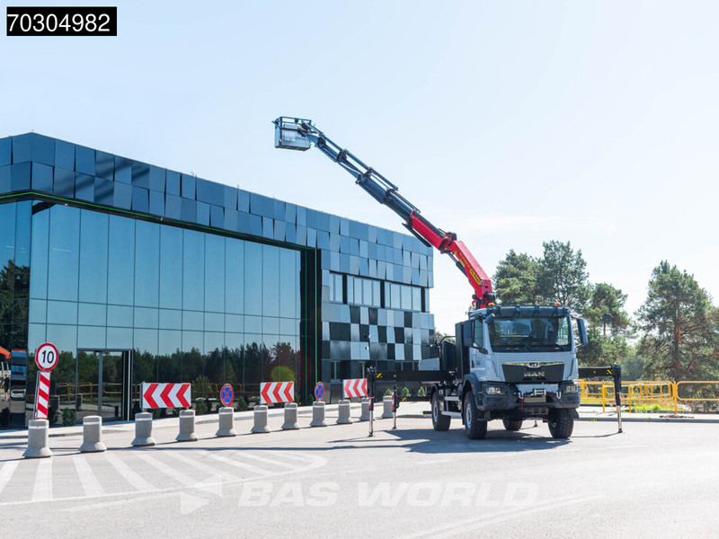 MAN TGM 18.320 4X4 NEW 4x4 Palfinger PK 27002-SH D Crane manbasket Steelsuspension - Camion platformă, Camion cu macara: Foto 2 MAN TGM 18.320 4X4 NEW 4x4 Palfinger PK 27002-SH D Crane manbasket Steelsuspension - Camion platformă, Camion cu macara: Foto 2