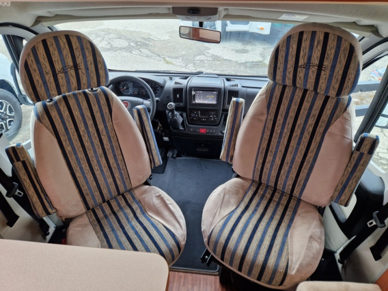 Laika X 710 - Autorulotă alkov: Foto 5 Laika X 710 - Autorulotă alkov: Foto 5