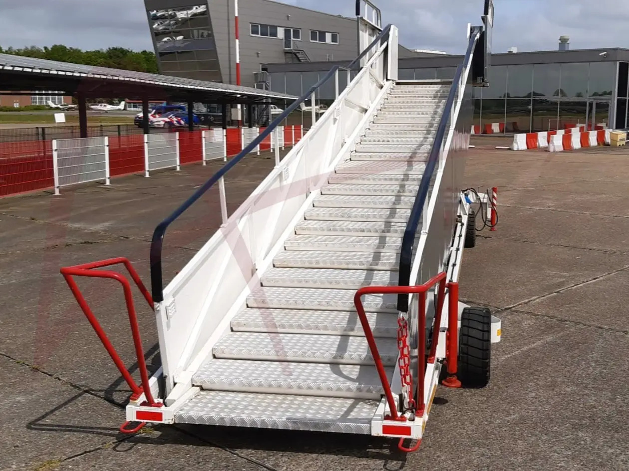AMSS SKYWAY 96-232 - Scară de pasageri: Foto 3 AMSS SKYWAY 96-232 - Scară de pasageri: Foto 3