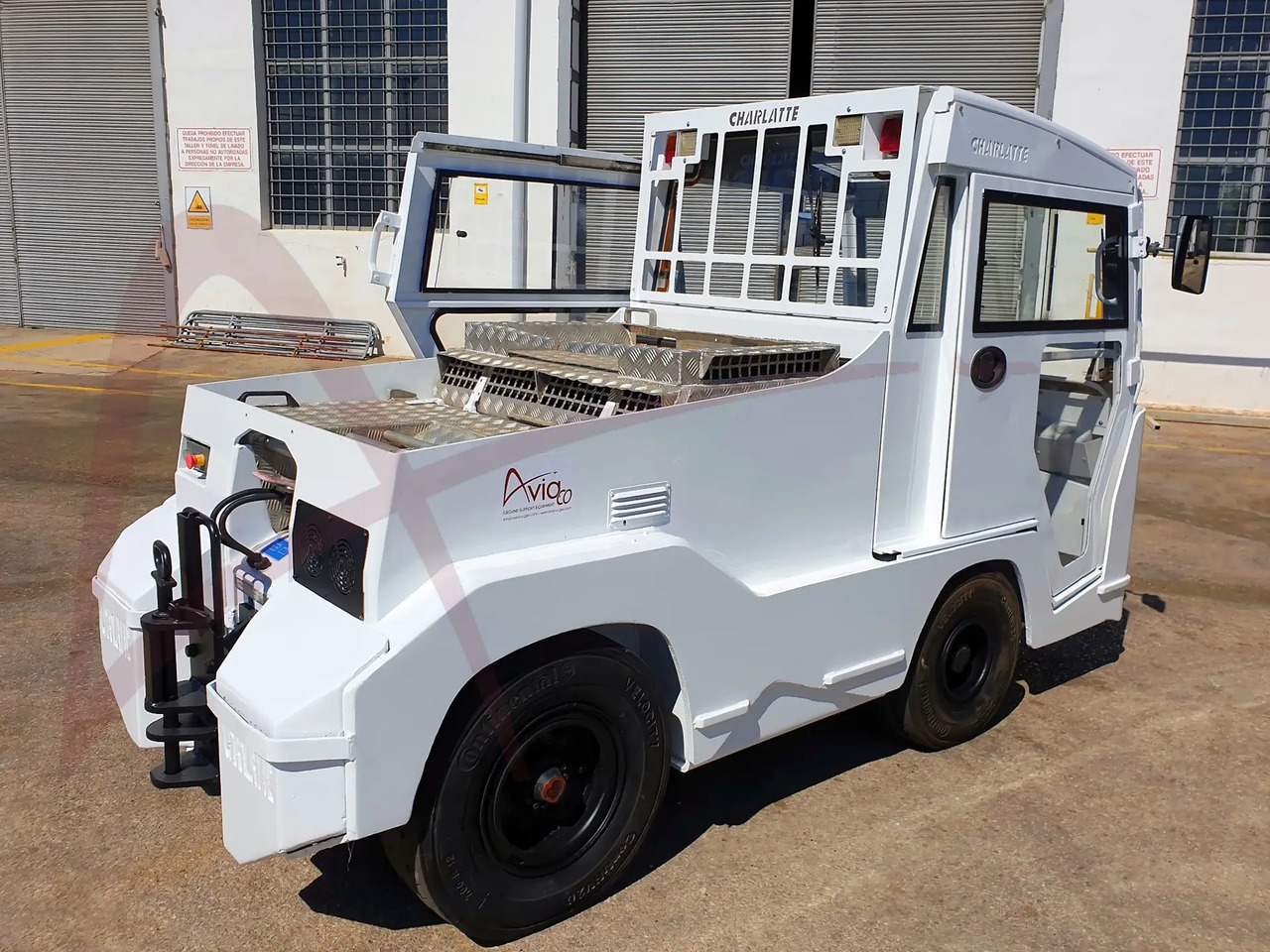 CHARLATTE TE.225 - Tractor pentru bagaje: Foto 2 CHARLATTE TE.225 - Tractor pentru bagaje: Foto 2