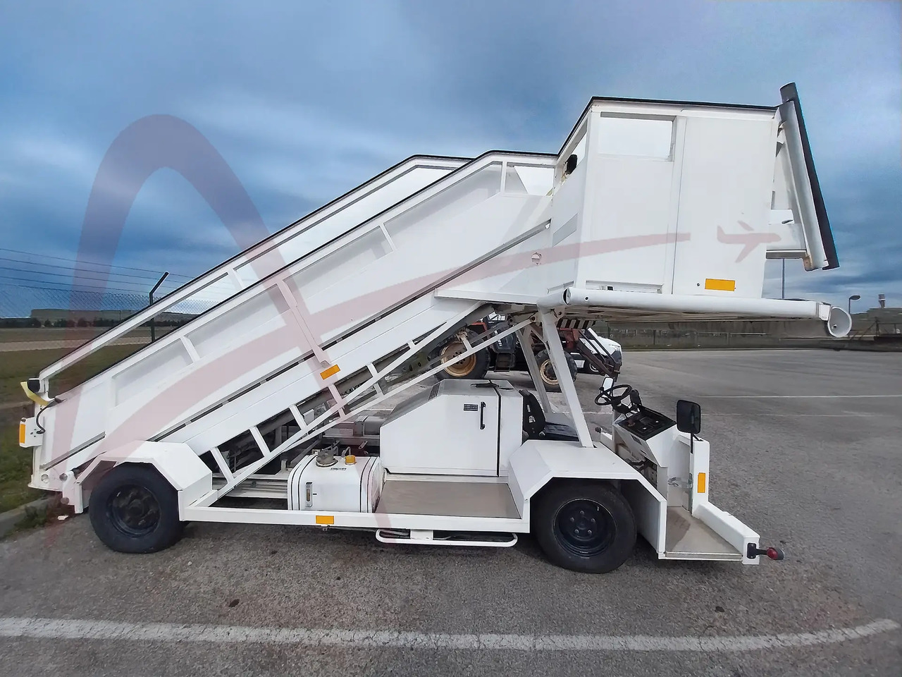 EINSA EDA-18425 - Scară de pasageri: Foto 1 EINSA EDA-18425 - Scară de pasageri: Foto 1