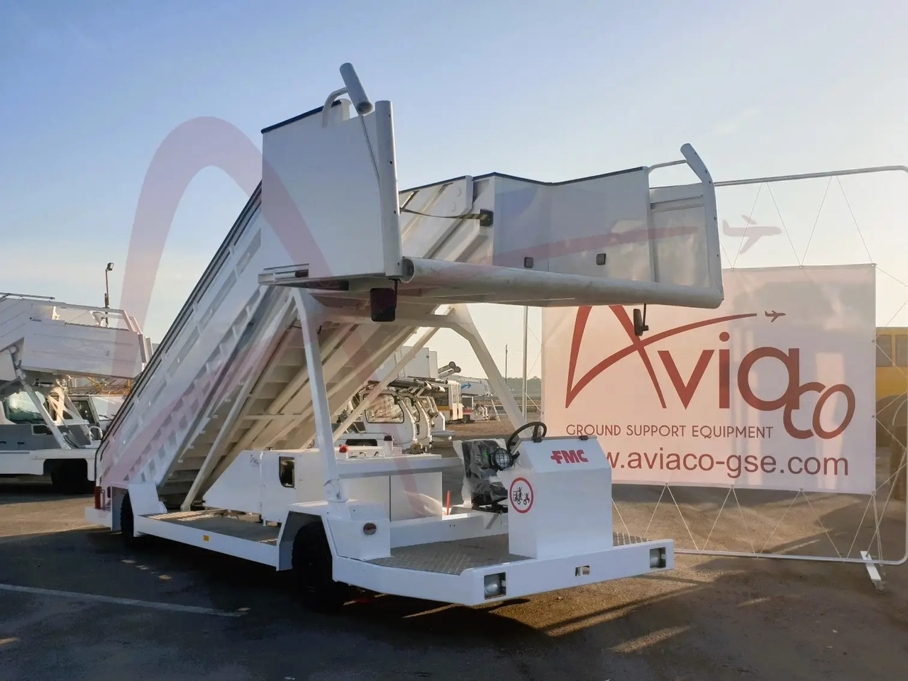 FMC UDS2 - Scară de pasageri: Foto 1 FMC UDS2 - Scară de pasageri: Foto 1