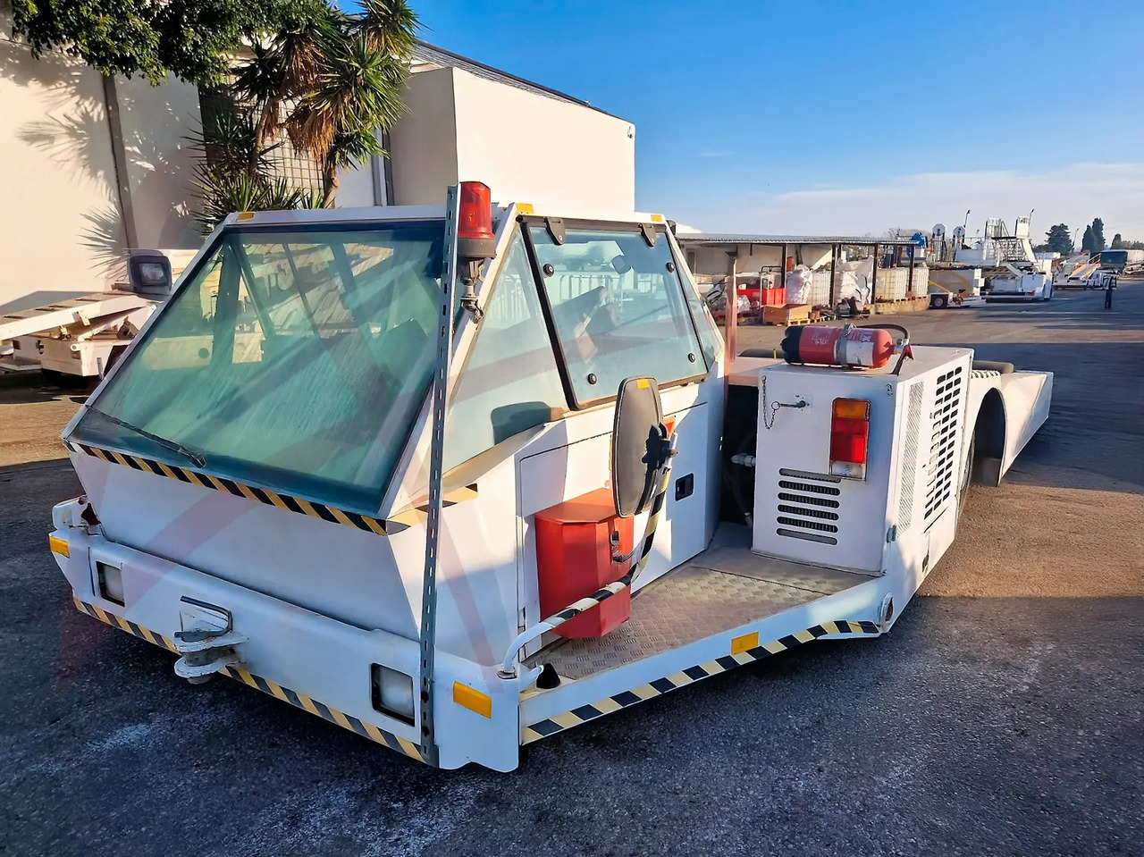 JBT EXPEDITER 160 - Tractor pentru aeronave: Foto 1 JBT EXPEDITER 160 - Tractor pentru aeronave: Foto 1