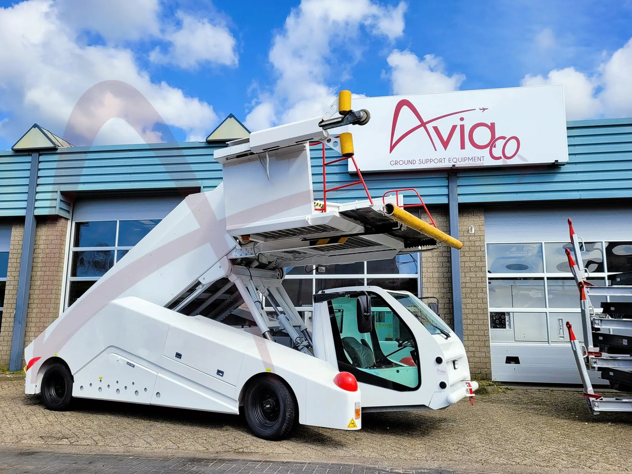 KAHLBACHER JET-STEP 180/420 - Scară de pasageri: Foto 1 KAHLBACHER JET-STEP 180/420 - Scară de pasageri: Foto 1