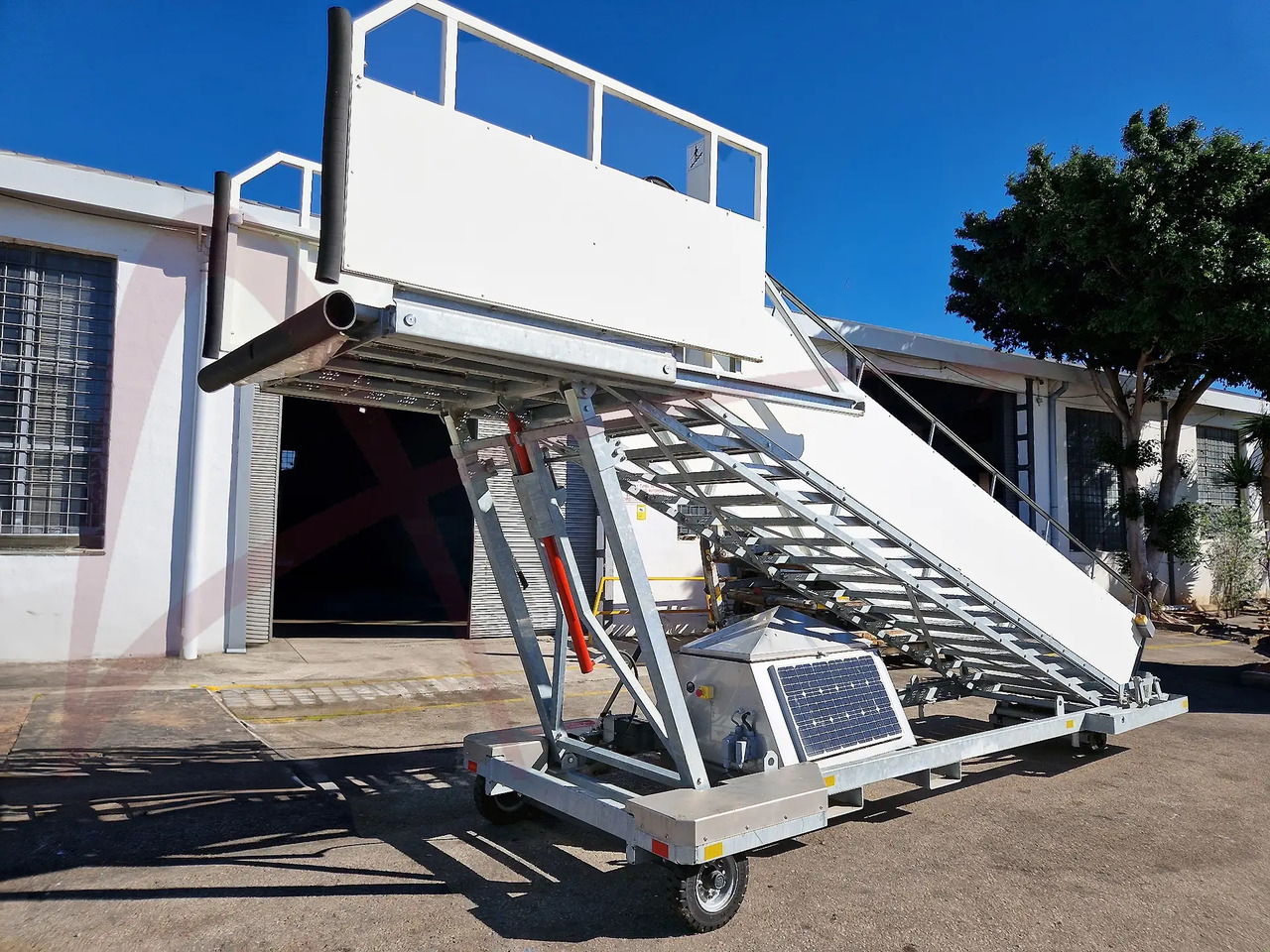 SPS PT-18_2 - Scară de pasageri: Foto 1 SPS PT-18_2 - Scară de pasageri: Foto 1