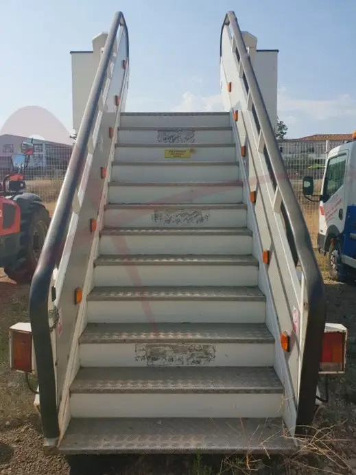 TEMG TG2244 - Scară de pasageri: Foto 2 TEMG TG2244 - Scară de pasageri: Foto 2