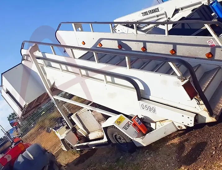 TEMG TG2244 - Scară de pasageri: Foto 3 TEMG TG2244 - Scară de pasageri: Foto 3