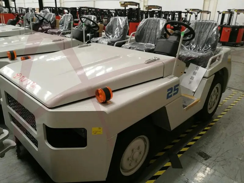 TOYOTA 52-2TD-25 - Tractor pentru bagaje: Foto 1 TOYOTA 52-2TD-25 - Tractor pentru bagaje: Foto 1