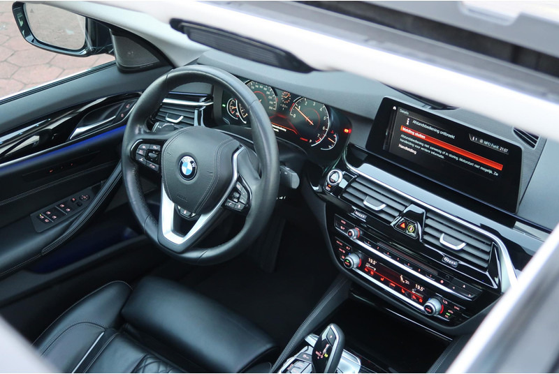 BMW 5 Serie 520i High Executive SCHUIFDAK/ NAPPA-LEDER/ ACC/ HEAD-UP/ H&K / ETC. - Berlină/ Sedan: Foto 5 BMW 5 Serie 520i High Executive SCHUIFDAK/ NAPPA-LEDER/ ACC/ HEAD-UP/ H&K / ETC. - Berlină/ Sedan: Foto 5