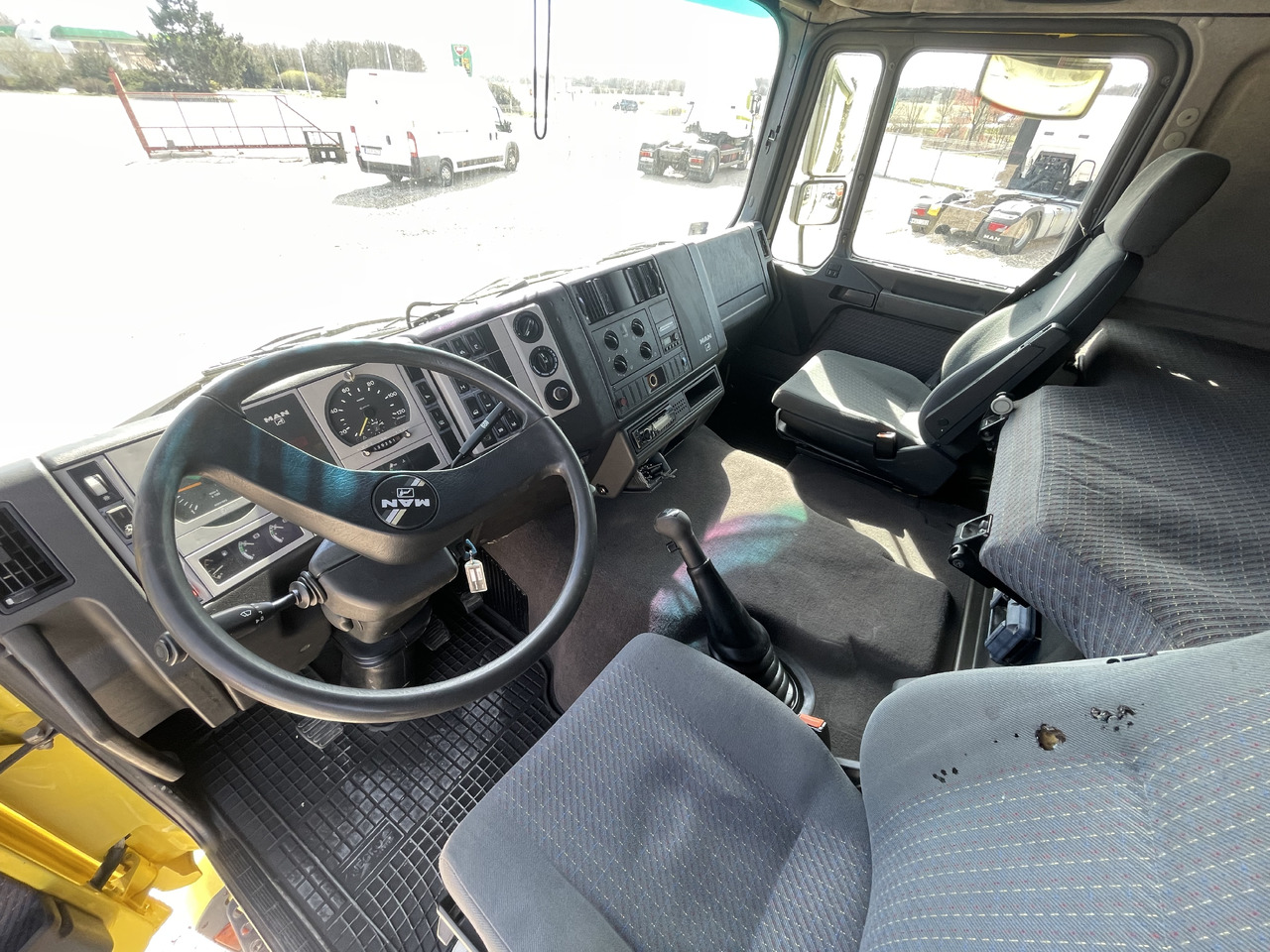 MAN F2000 413 6x2 Manual CRANE Hiab 330+jib 90 21m - Cap tractor: Foto 3 MAN F2000 413 6x2 Manual CRANE Hiab 330+jib 90 21m - Cap tractor: Foto 3