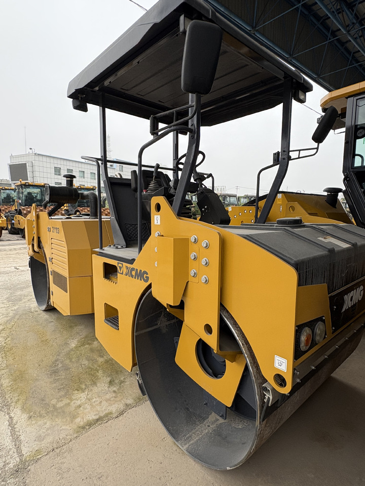 XCMG 8 ton 2Y103 double drum used vibratory road roller compactor 2022 - Cilindru compactor pentru asfalt: Foto 5 XCMG 8 ton 2Y103 double drum used vibratory road roller compactor 2022 - Cilindru compactor pentru asfalt: Foto 5