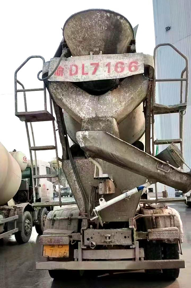 XCMG Official Construction Cement Mixer G4804B 12m³ Used Mobile Concrete Mixer Truck for sale - Suprastructură betonieră: Foto 4 XCMG Official Construction Cement Mixer G4804B 12m³ Used Mobile Concrete Mixer Truck for sale - Suprastructură betonieră: Foto 4