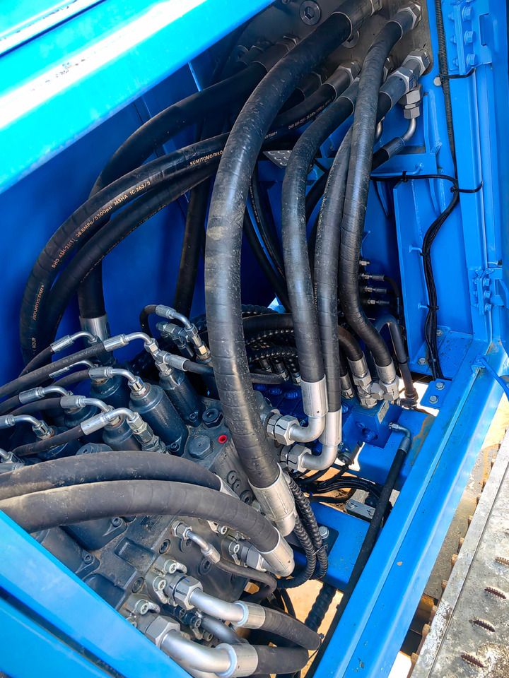 XCMG Official Second Hand XR240E 80m Rotary Drilling Rig Machine Hot Sale - Maşină de foraj: Foto 5 XCMG Official Second Hand XR240E 80m Rotary Drilling Rig Machine Hot Sale - Maşină de foraj: Foto 5