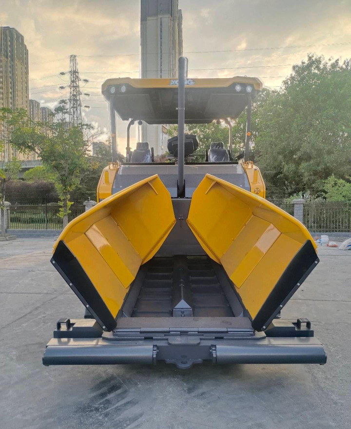 XCMG RP905IV used crawler portable concrete asphalt paver price - Finisor de asfalt: Foto 5 XCMG RP905IV used crawler portable concrete asphalt paver price - Finisor de asfalt: Foto 5