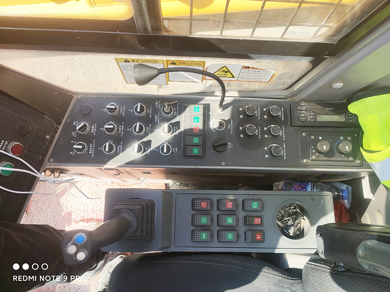 XCMG XGC200 200 tons hydraulic boom used crawler crane 2019 with good condition - Macara pe senile: Foto 3 XCMG XGC200 200 tons hydraulic boom used crawler crane 2019 with good condition - Macara pe senile: Foto 3