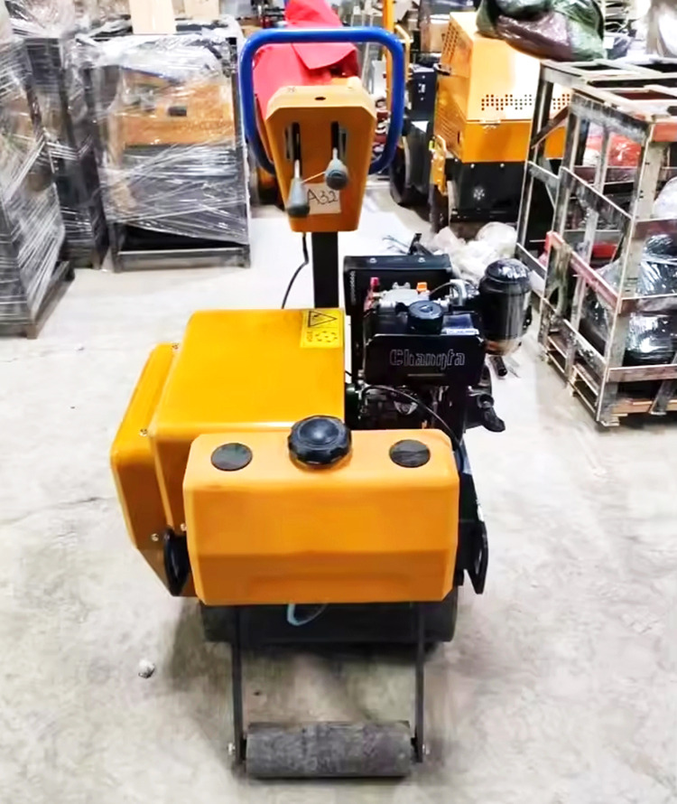 XCMG XMR030 small mini light single drum vibratory road roller - Mini cilindru compactor: Foto 4 XCMG XMR030 small mini light single drum vibratory road roller - Mini cilindru compactor: Foto 4