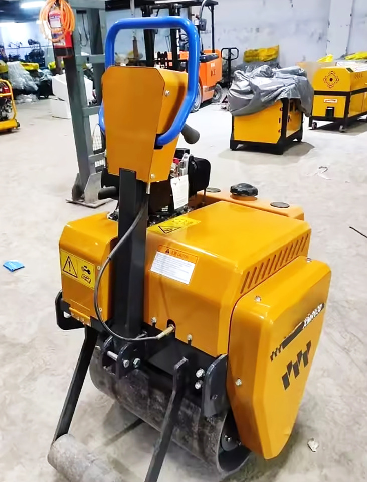XCMG XMR030 small mini light single drum vibratory road roller - Mini cilindru compactor: Foto 2 XCMG XMR030 small mini light single drum vibratory road roller - Mini cilindru compactor: Foto 2