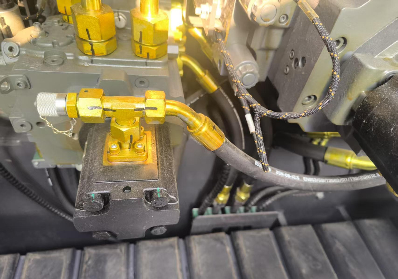 XCMG official used asphalt paver RP905IV Concrete machine - Finisor de asfalt: Foto 3 XCMG official used asphalt paver RP905IV Concrete machine - Finisor de asfalt: Foto 3