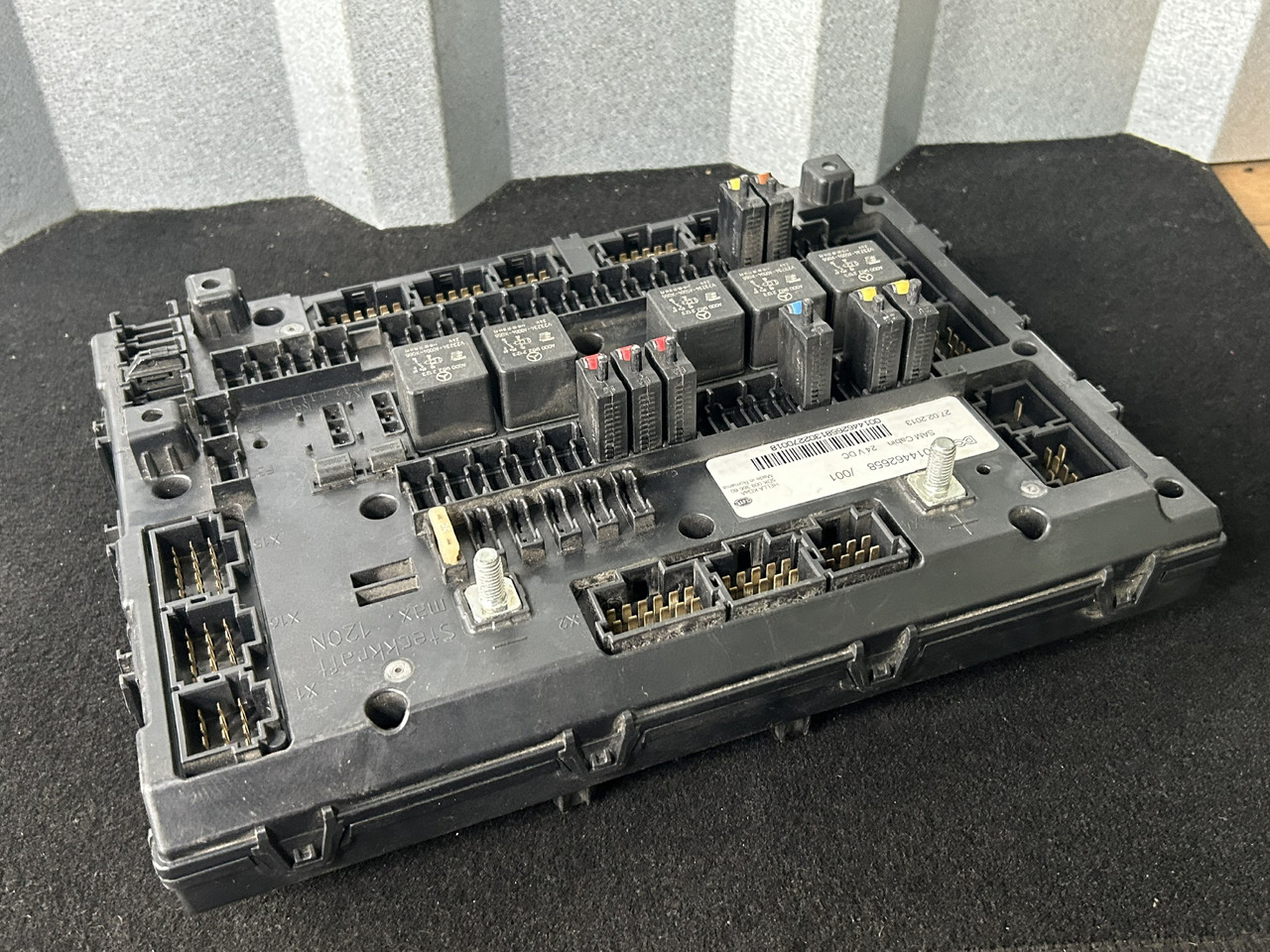 MERCEDES ACTROS MP4 A FUSE MODULE SAM - Siguranță: Foto 3 MERCEDES ACTROS MP4 A FUSE MODULE SAM - Siguranță: Foto 3