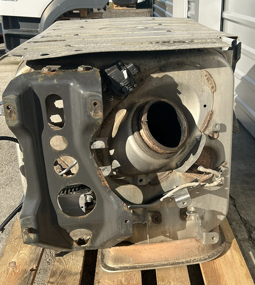 MERCEDES-BENZ ACTROS MP4 DPF CATALYTIC CONVERTER A0084901912 A0094905612 - Convertor catalitic pentru Camion: Foto 4 MERCEDES-BENZ ACTROS MP4 DPF CATALYTIC CONVERTER A0084901912 A0094905612 - Convertor catalitic pentru Camion: Foto 4