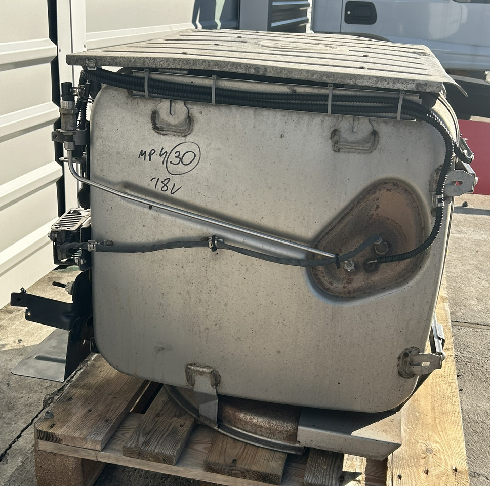 MERCEDES-BENZ ACTROS MP4 DPF CATALYTIC CONVERTER A0084901912 A0094905612 - Convertor catalitic pentru Camion: Foto 2 MERCEDES-BENZ ACTROS MP4 DPF CATALYTIC CONVERTER A0084901912 A0094905612 - Convertor catalitic pentru Camion: Foto 2