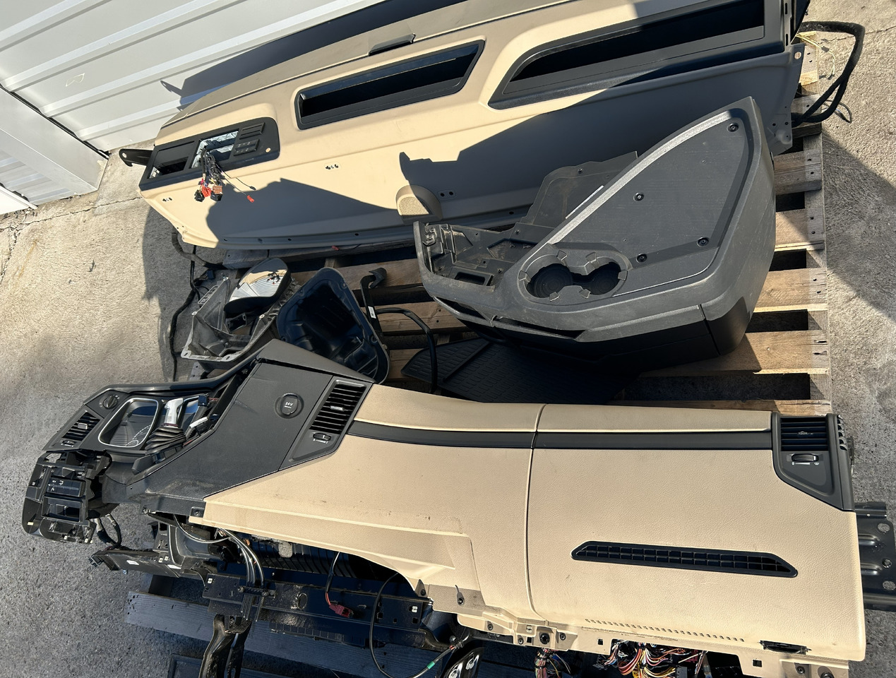 MERCEDES-BENZ KOMPLETNA PRZEKŁADKA WNĘTRZA - DESKA KONSOLA DO ANGLIKA MERCEDES ACTROS MP4 L STREAM SPACE - Cabină: Foto 4 MERCEDES-BENZ KOMPLETNA PRZEKŁADKA WNĘTRZA - DESKA KONSOLA DO ANGLIKA MERCEDES ACTROS MP4 L STREAM SPACE - Cabină: Foto 4