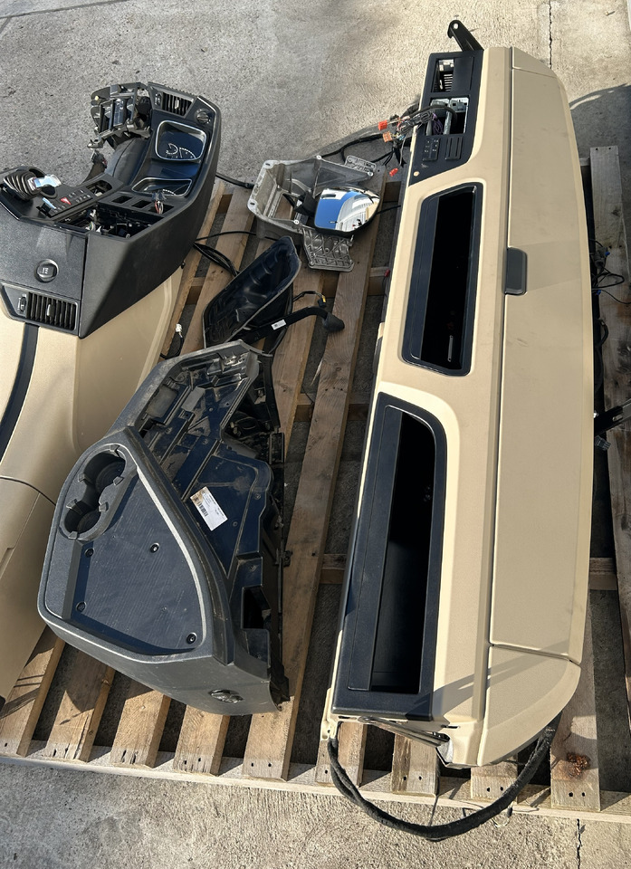 MERCEDES-BENZ KOMPLETNA PRZEKŁADKA WNĘTRZA - DESKA KONSOLA DO ANGLIKA MERCEDES ACTROS MP4 L STREAM SPACE - Cabină: Foto 3 MERCEDES-BENZ KOMPLETNA PRZEKŁADKA WNĘTRZA - DESKA KONSOLA DO ANGLIKA MERCEDES ACTROS MP4 L STREAM SPACE - Cabină: Foto 3