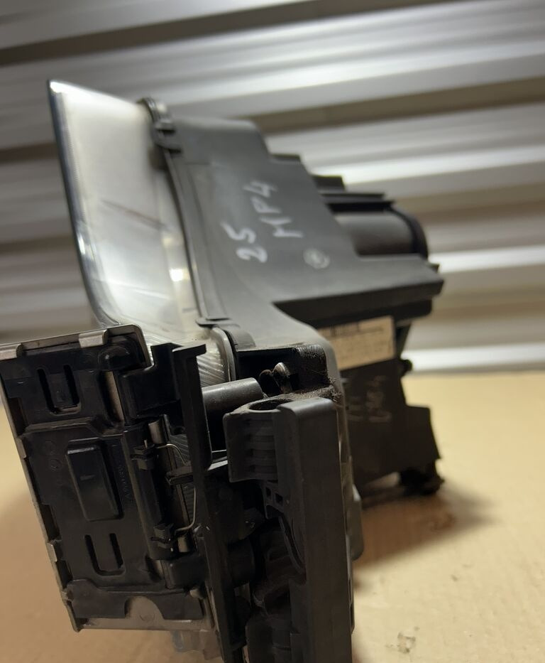 Mercedes-Benz ACTROS MP4 A9608200739 Mercedes-Benz ACTROS MP4 truck - Far pentru Camion: Foto 2 Mercedes-Benz ACTROS MP4 A9608200739 Mercedes-Benz ACTROS MP4 truck - Far pentru Camion: Foto 2