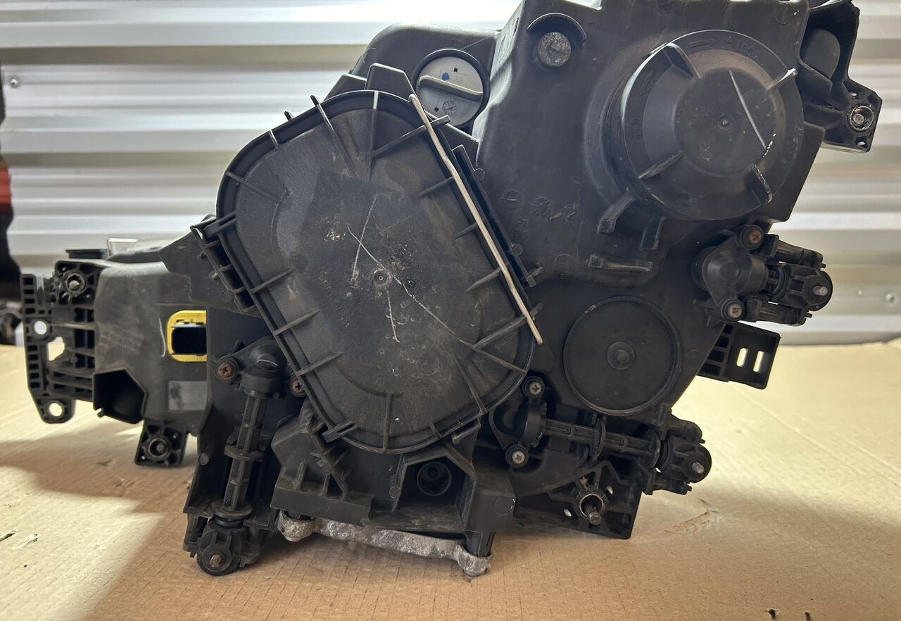 Mercedes-Benz ACTROS MP4 A9608200739 Mercedes-Benz ACTROS MP4 truck - Far pentru Camion: Foto 4 Mercedes-Benz ACTROS MP4 A9608200739 Mercedes-Benz ACTROS MP4 truck - Far pentru Camion: Foto 4