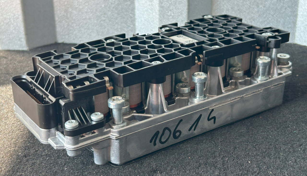 ZF DAF XF 106 530 TRAXON ZF VALVE BLOCK - Calculator de bord pentru Camion: Foto 1 ZF DAF XF 106 530 TRAXON ZF VALVE BLOCK - Calculator de bord pentru Camion: Foto 1