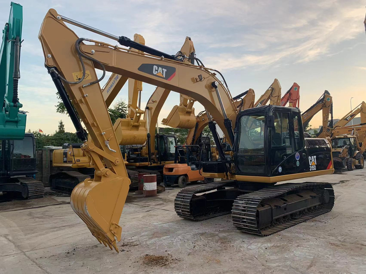 CATERPILLAR Used Excavator CAT 315D 91 kW (122 HP) C4.2 ACERT Engine, 0.8 m³ Bucket, 17,450 kg Operating Weight & Dimensions - Excavator pe şenile: Foto 1 CATERPILLAR Used Excavator CAT 315D 91 kW (122 HP) C4.2 ACERT Engine, 0.8 m³ Bucket, 17,450 kg Operating Weight & Dimensions - Excavator pe şenile: Foto 1