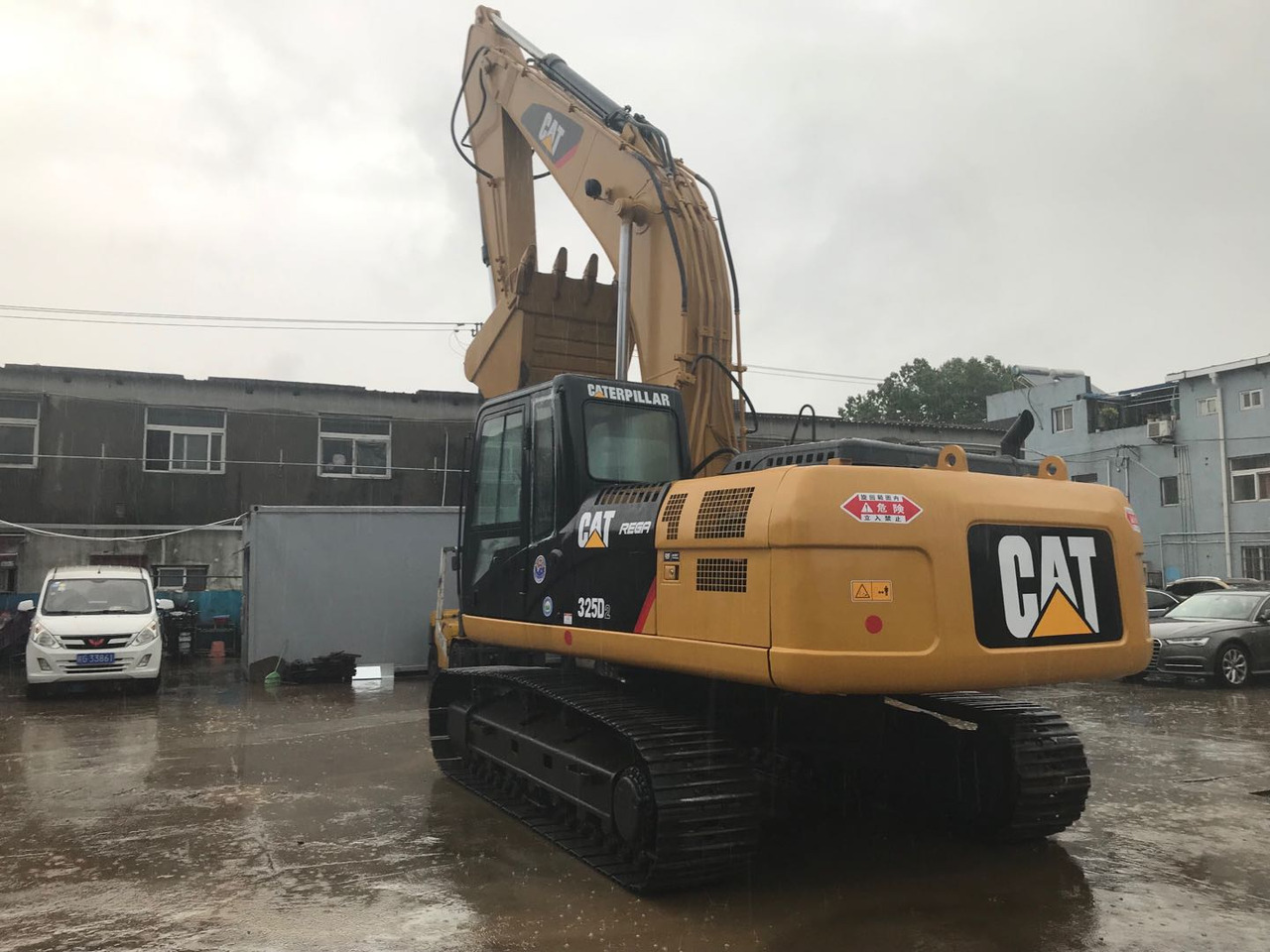 Caterpillar Used Excavator Cheap Price CAT 325D, 325BL Made in Japan - Excavator pe şenile: Foto 2 Caterpillar Used Excavator Cheap Price CAT 325D, 325BL Made in Japan - Excavator pe şenile: Foto 2
