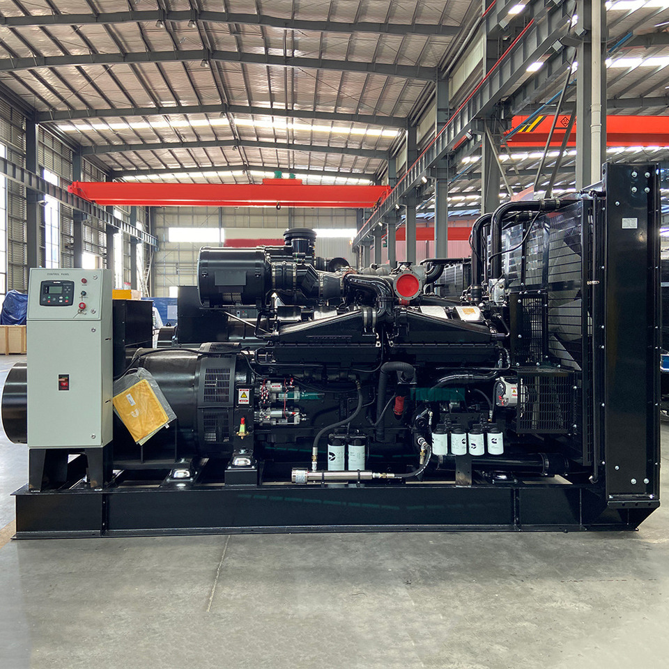 Cummins 600KVA, 700KVA, 800KVA, 1000KVA, 1200KVA Diesel Generator Set Three Phase Power - Generator electric: Foto 3 Cummins 600KVA, 700KVA, 800KVA, 1000KVA, 1200KVA Diesel Generator Set Three Phase Power - Generator electric: Foto 3